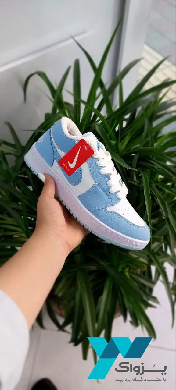 کتونی زنانه جردن وان (Jordan 1 Low) سفید آبی — تصویر ۴