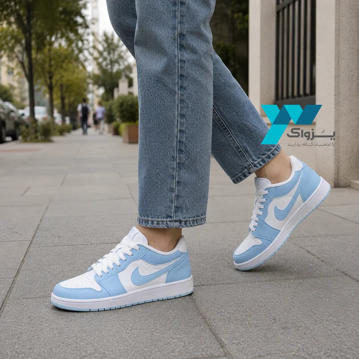 کتونی زنانه جردن وان (Jordan 1 Low) سفید آبی — تصویر ۳