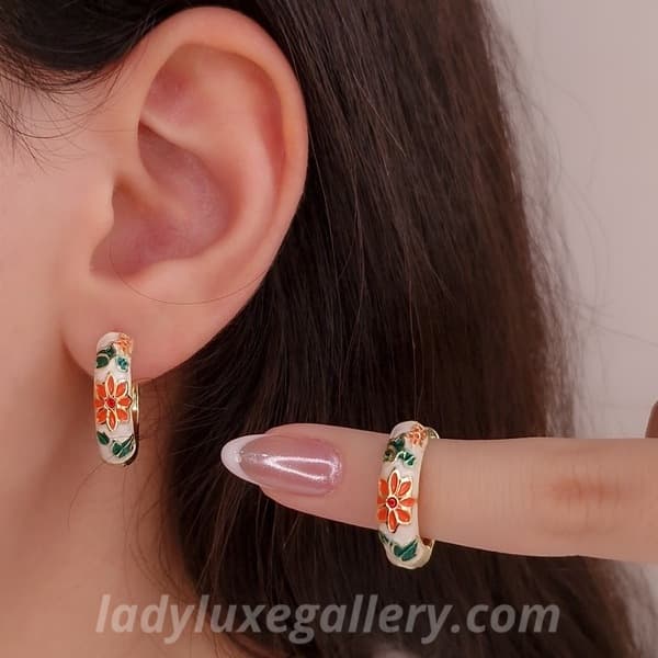 گوشواره میناکاری حلقه‌ای سفید-نارنجی — تصویر ۴