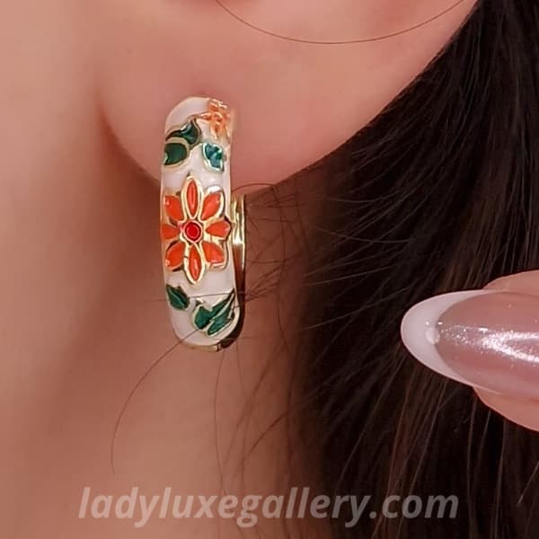 گوشواره میناکاری حلقه‌ای سفید-نارنجی — تصویر ۳