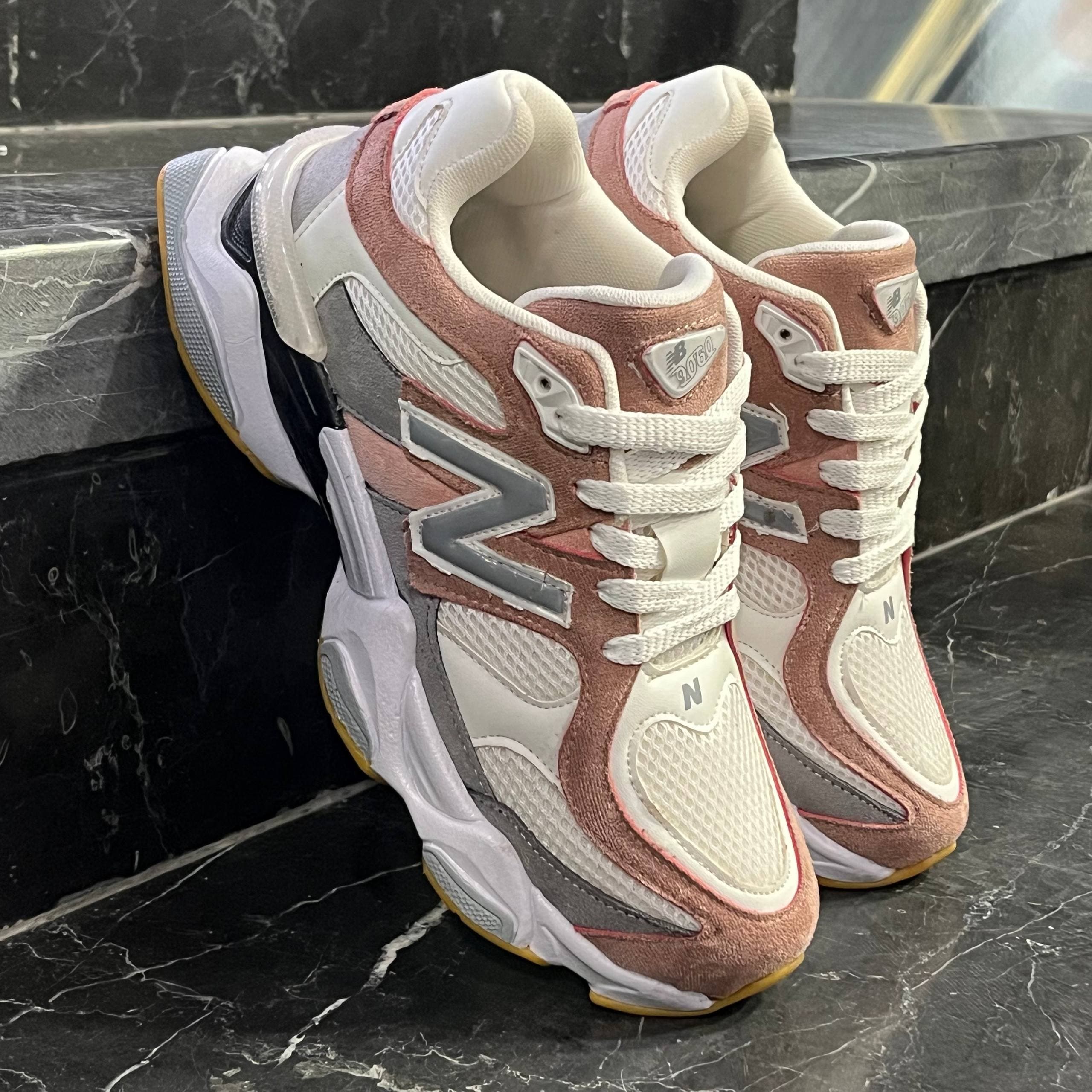 کفش کتانی مردانه نیوبالانس 9060 طوسی کالباسی New Balance 9060