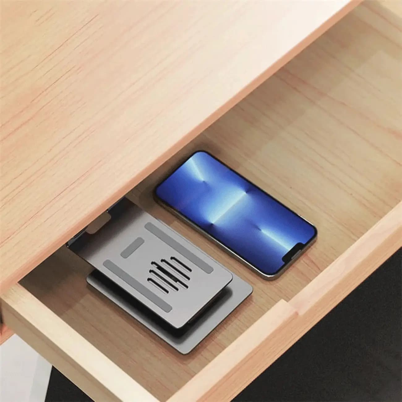 هولدر رومیزی موبایل و تبلت مومکس مدل Fold Stand KH5 چرخش ۳۶۰ درجه — تصویر ۹