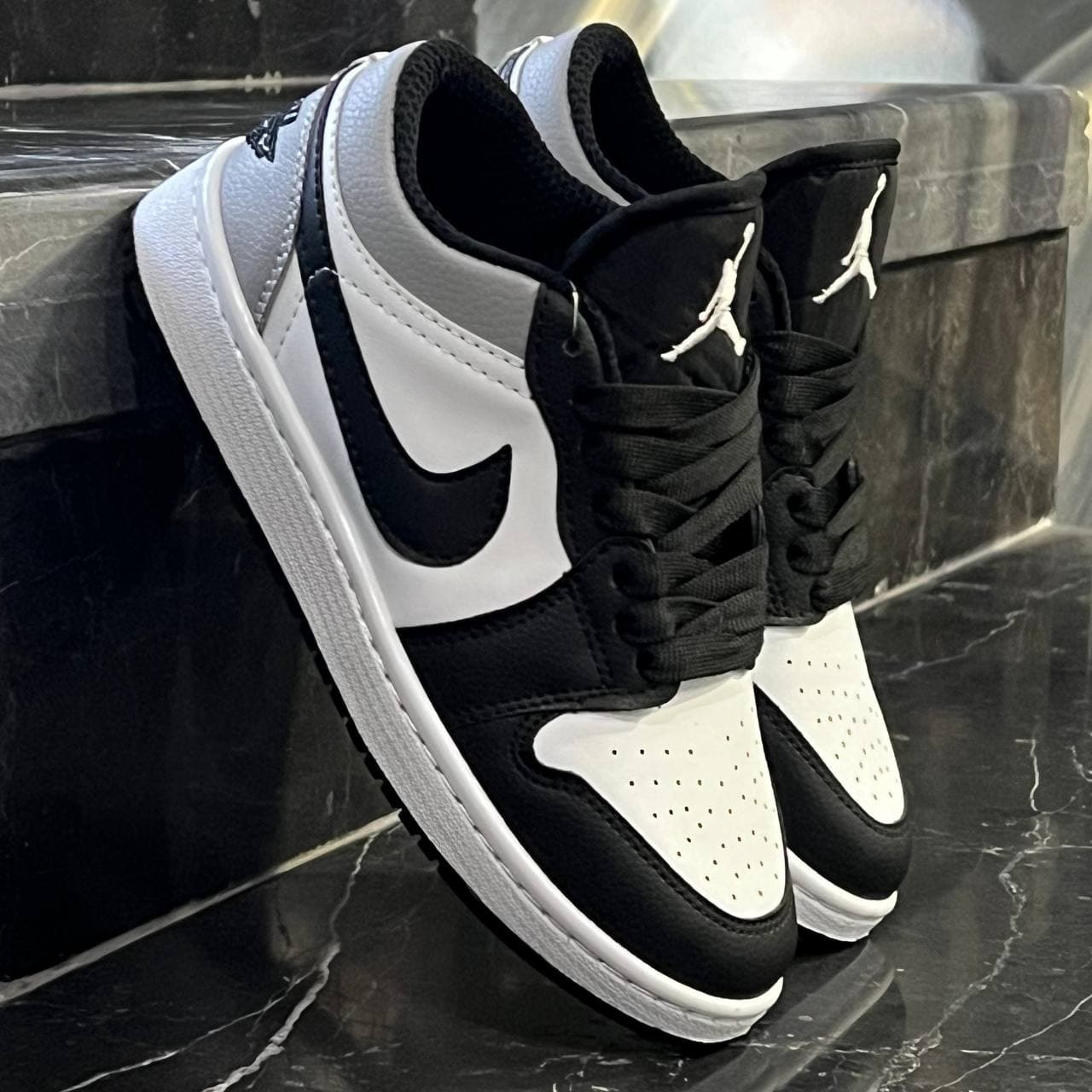کفش کتانی زنانه نایک جردن 1 مشکی سفید طوسی Nike Jordan 1