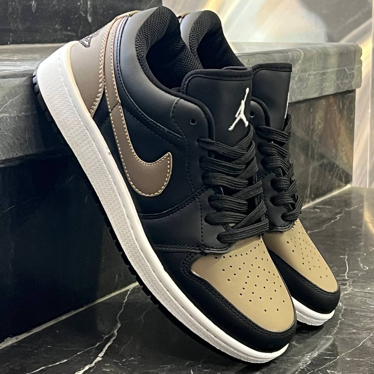 کفش کتانی مردانه نایک جردن 1 مشکی بژ Nike Jordan 1 — تصویر ۲