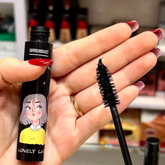 ریمل حجم دهنده و بلند کننده افکشن مدل LOVELY LASH حجم ۱۲ میل ضد آب — تصویر ۵