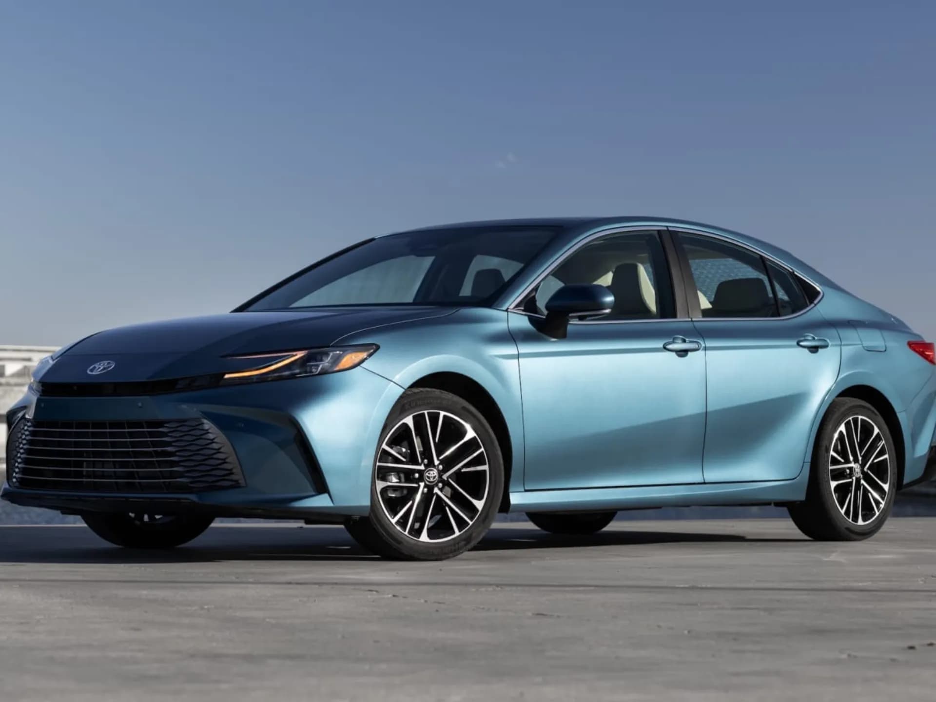 طلق چراغ جلو تویوتا کمری XV70 & XV80 (ایکس وی 70 و ایکس وی 80) هیبریدی مدل سال 2024 تا 2026 — تصویر ۳