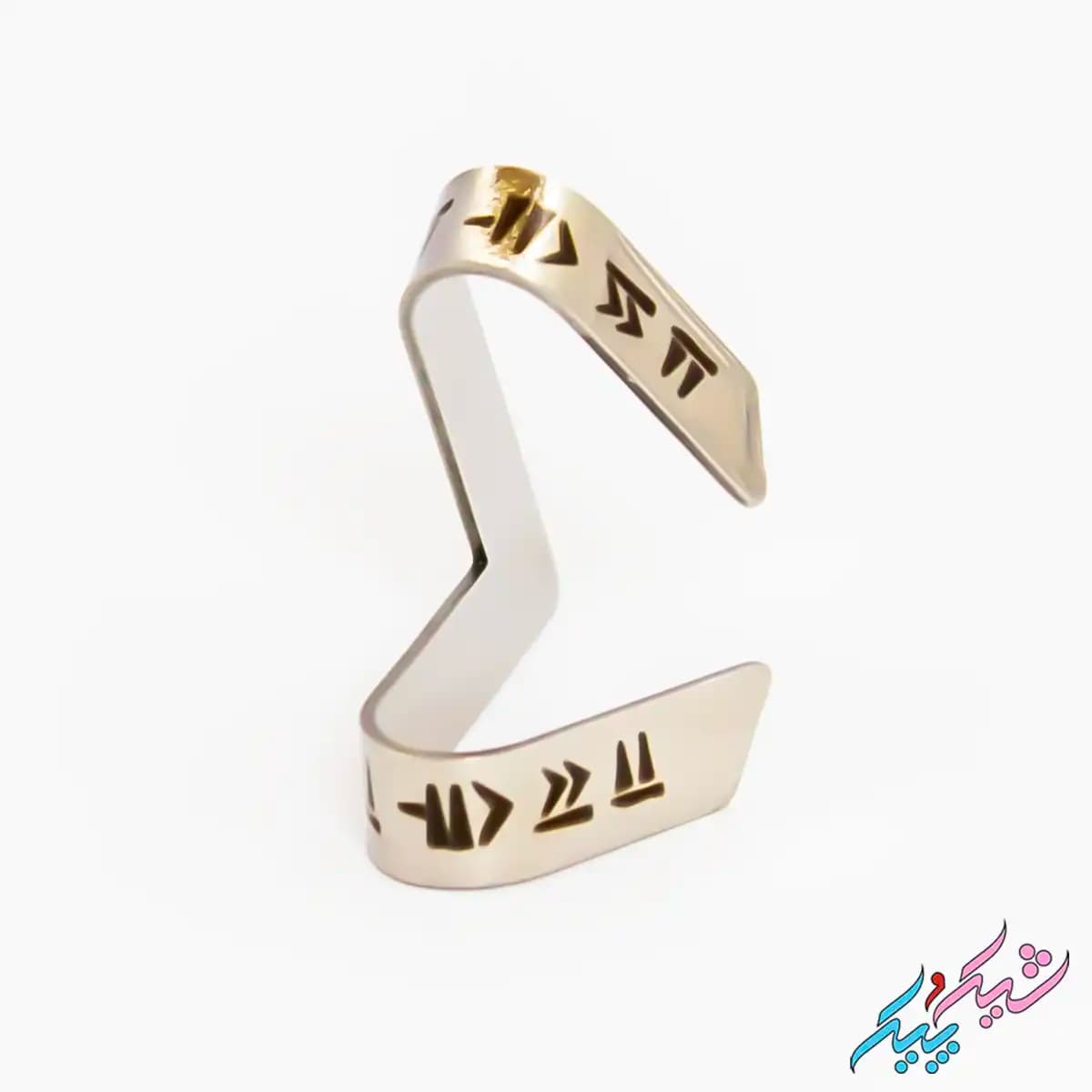 پیرسینگ فیک گوش طرح وی (V) رومی | شیک و پیک — تصویر ۴