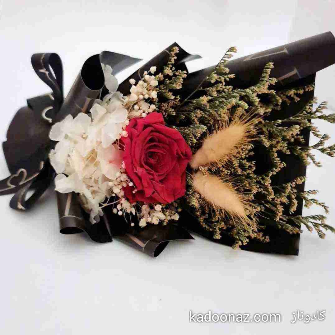 دسته گل رز جاودان آتش عشق