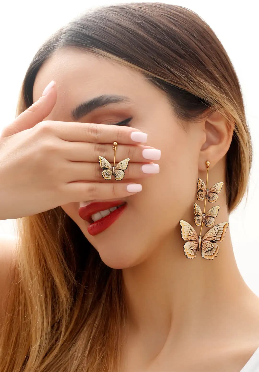 گوشواره لنگه به لنگه پروانه آلا | قصه‌ای از پرواز و انتخاب