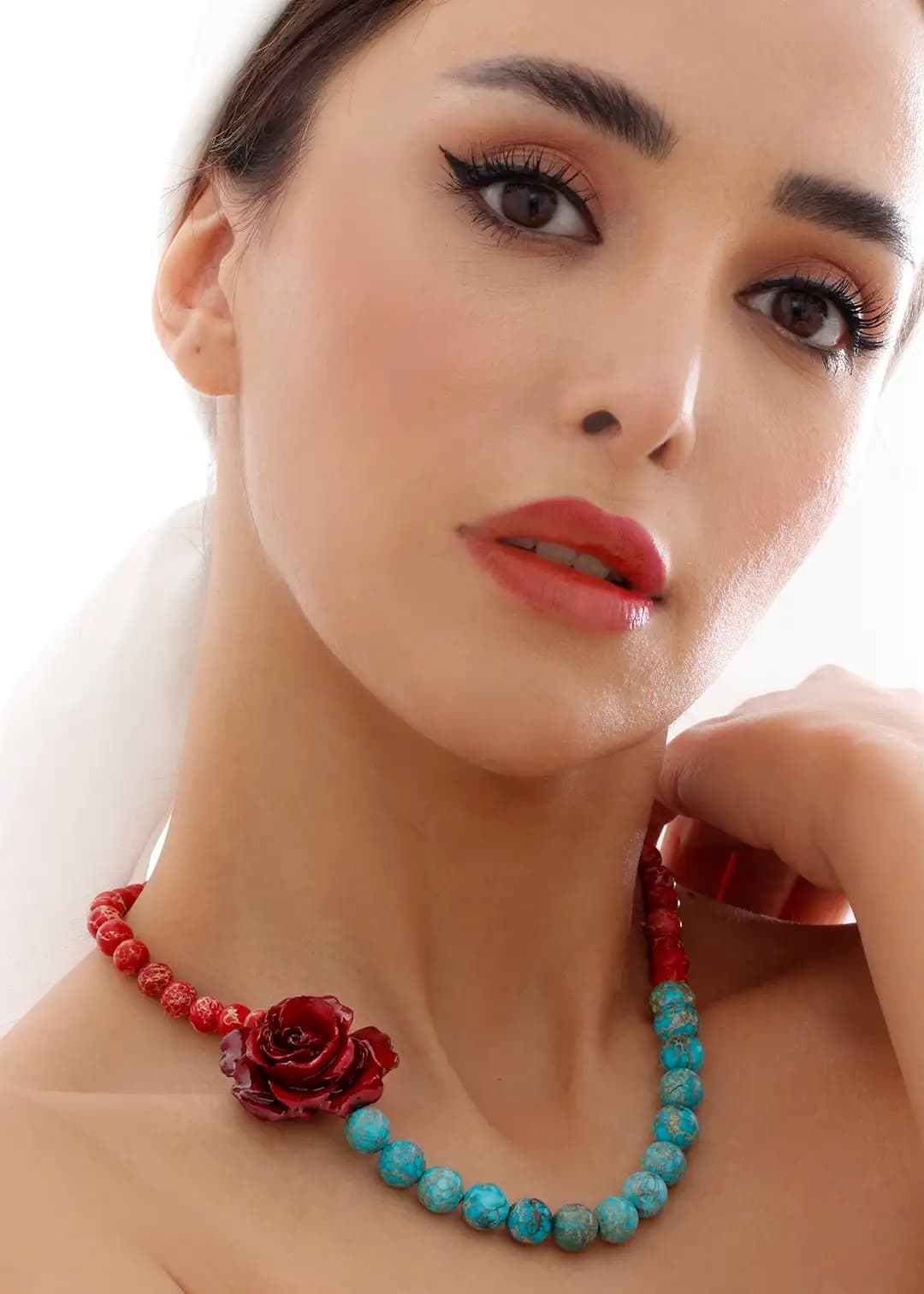 گردن آویز رزا