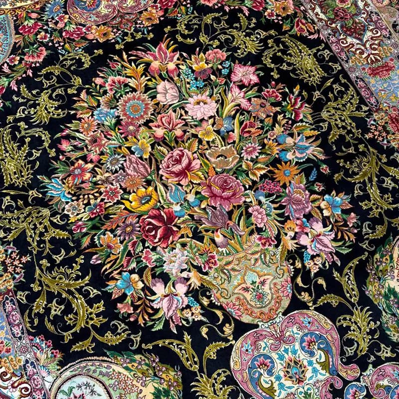 قالیچه قم (تمام ابریشم)کد 110098 — تصویر ۴