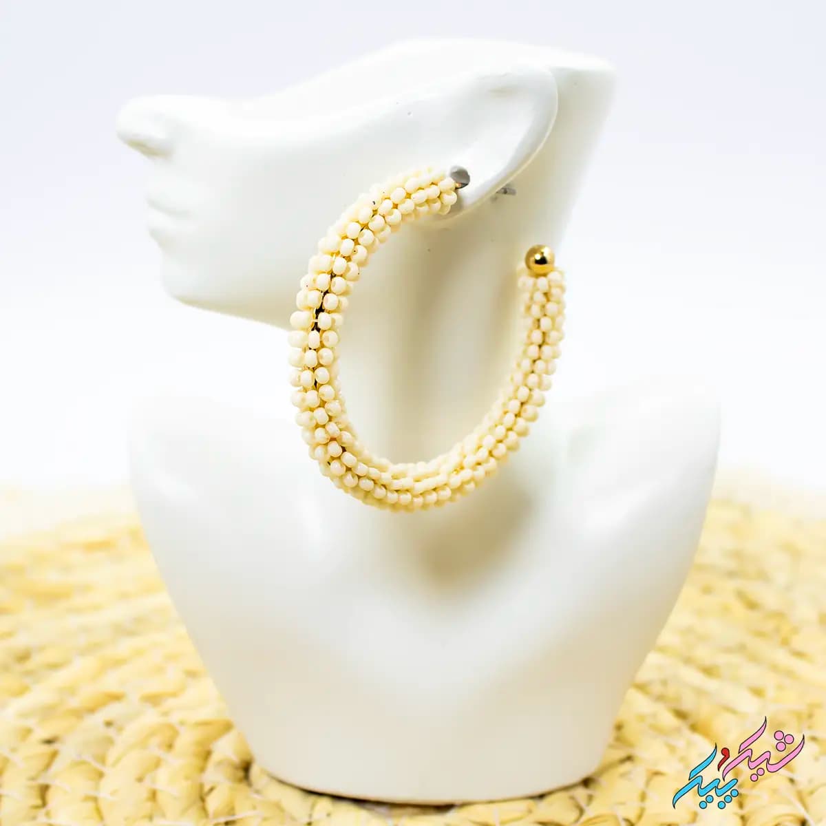گوشواره میخی هلالی برند I AM؛ مدل مهره‌ای سفید سری Limited Edition