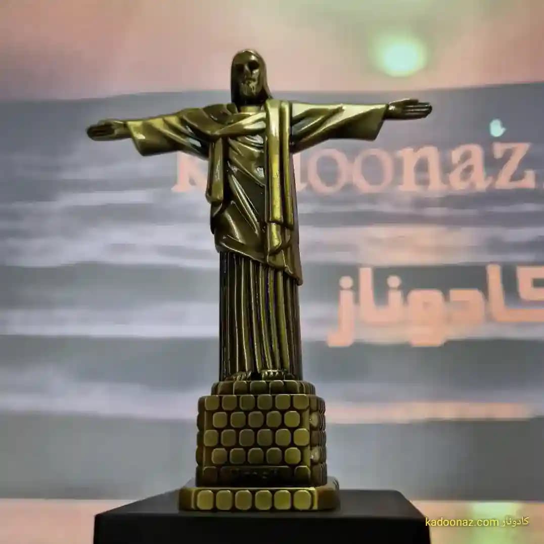 ماکت فلزی مجسمه و تندیس مسیح برزیل – رنگ طلائی مات سایز ۲۰سانت — تصویر ۶
