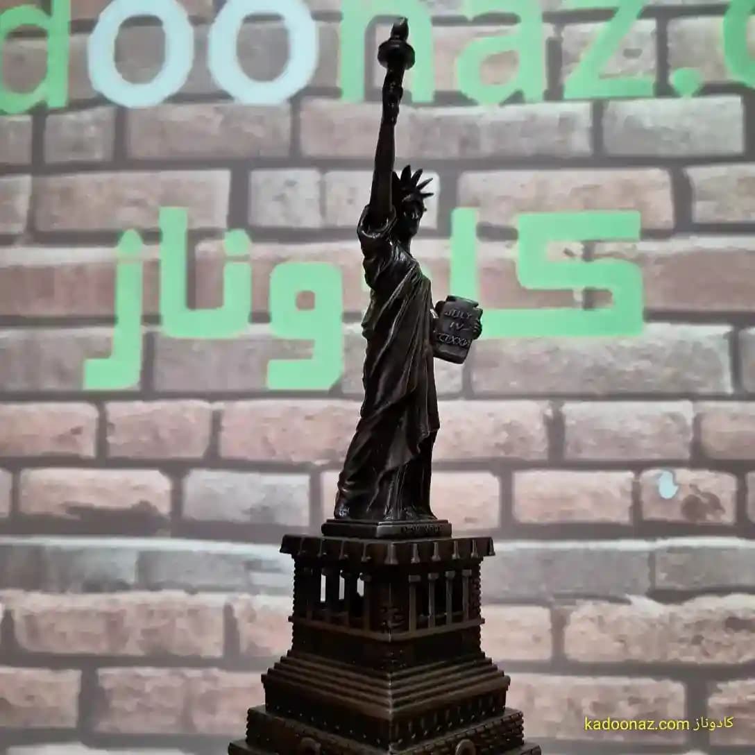 ماکت فلزی مجسمه آزادی آمریکا – رنگ نقره ای سایز ۲۴سانت — تصویر ۵