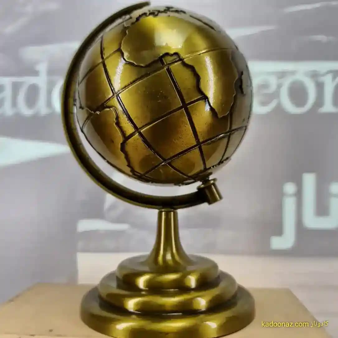 دکوری – کره جغرافیای زمین تمام فلزی چرخان طلائی قطر ۱۰ سانت