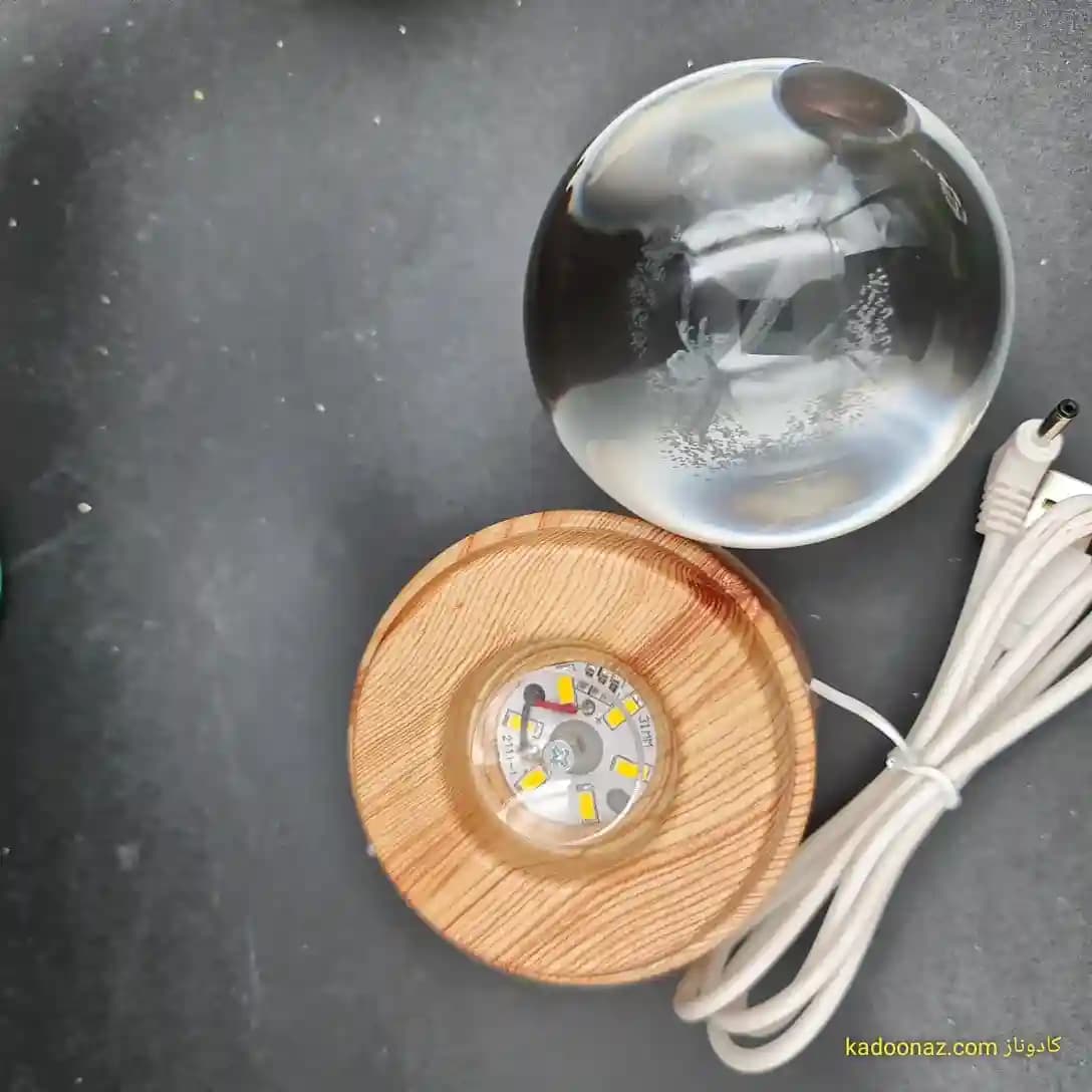 چراغ شب خواب و گوی کریستال سه بعدی بزرگ چرخان با قطر ۸ سانت با طرح فرشته — تصویر ۷
