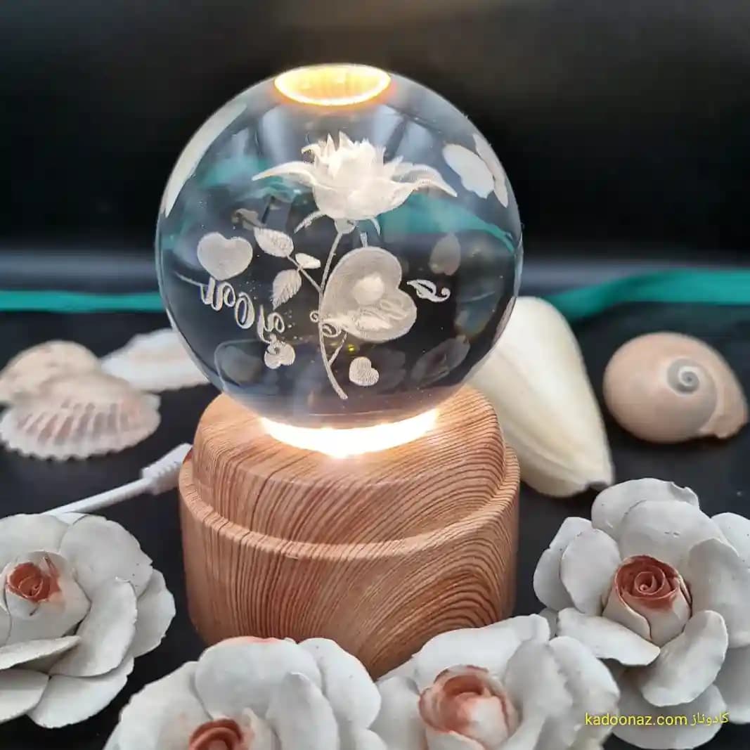 چراغ شب خواب و گوی کریستال سه بعدی بزرگ چرخان با قطر ۸ سانت با طرح دوستت دارم — تصویر ۸