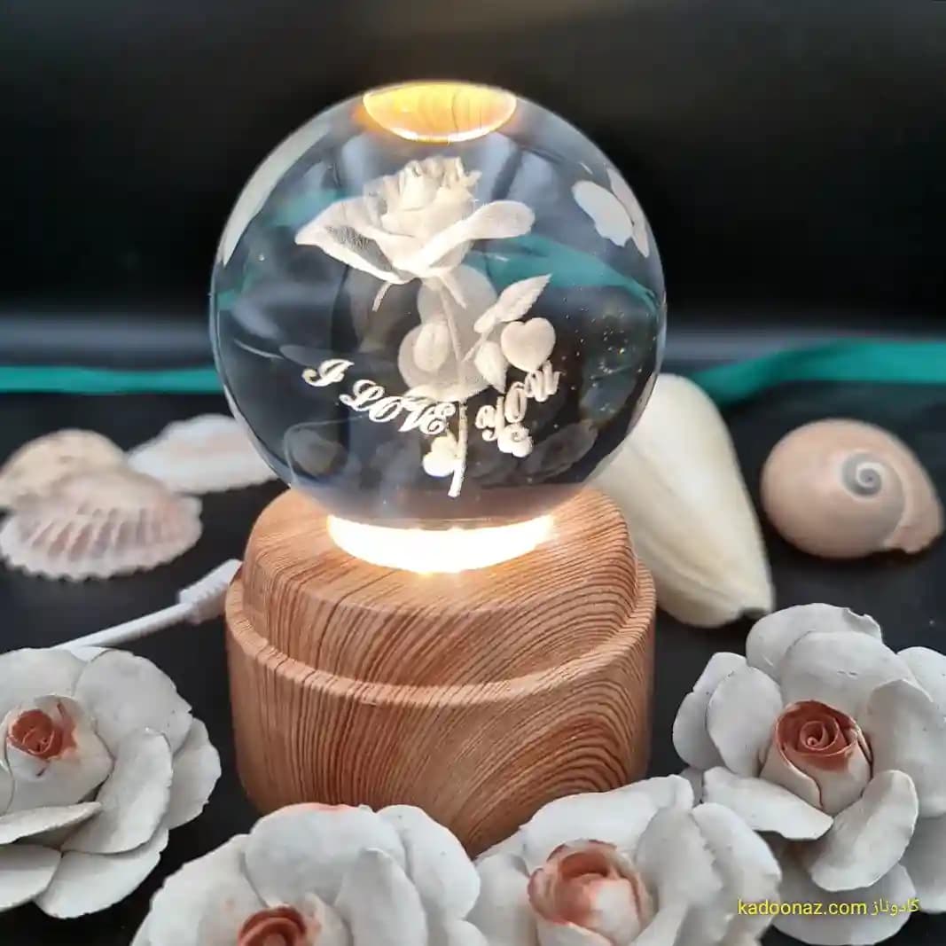 چراغ شب خواب و گوی کریستال سه بعدی بزرگ چرخان با قطر ۸ سانت با طرح دوستت دارم — تصویر ۹