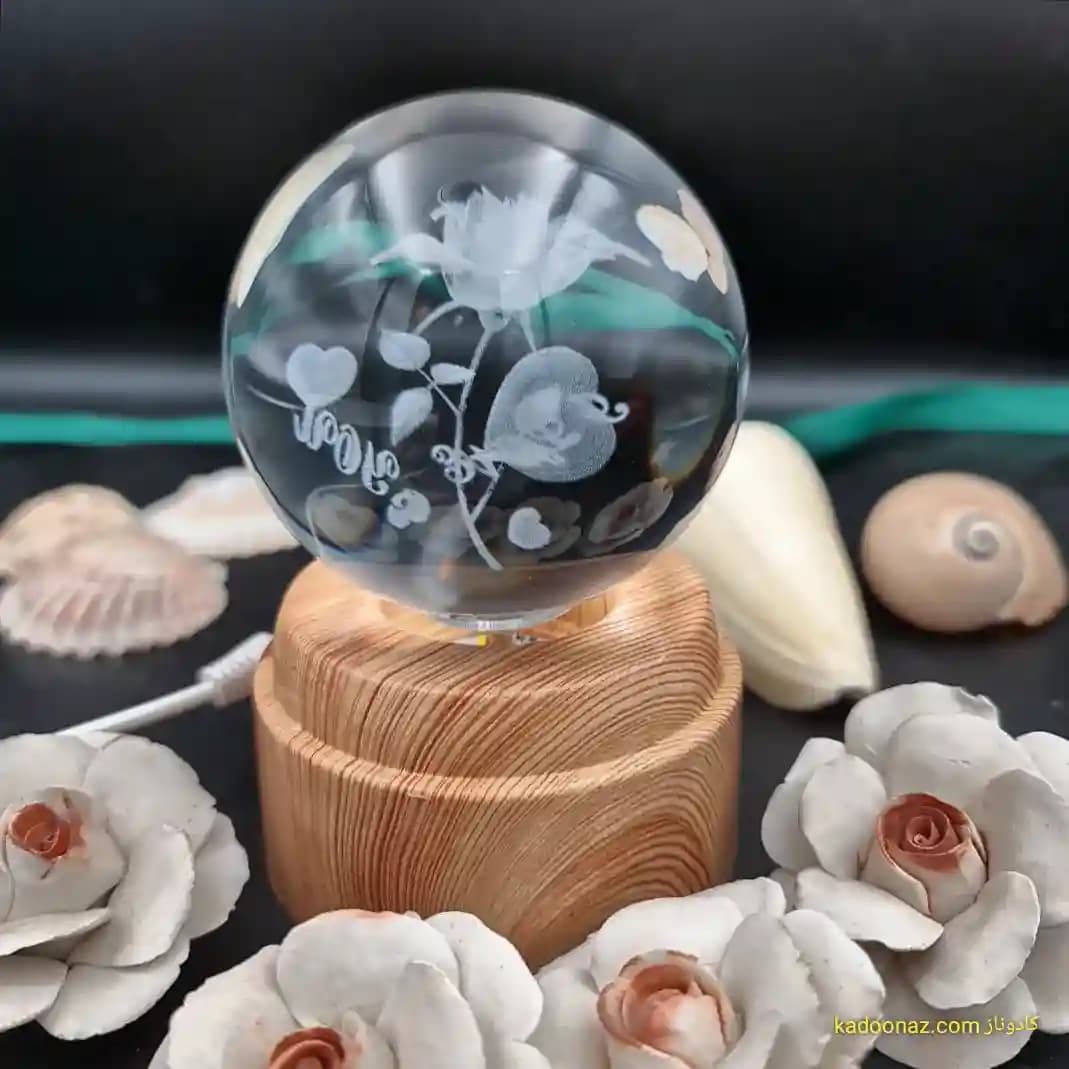 چراغ شب خواب و گوی کریستال سه بعدی بزرگ چرخان با قطر ۸ سانت با طرح دوستت دارم — تصویر ۷