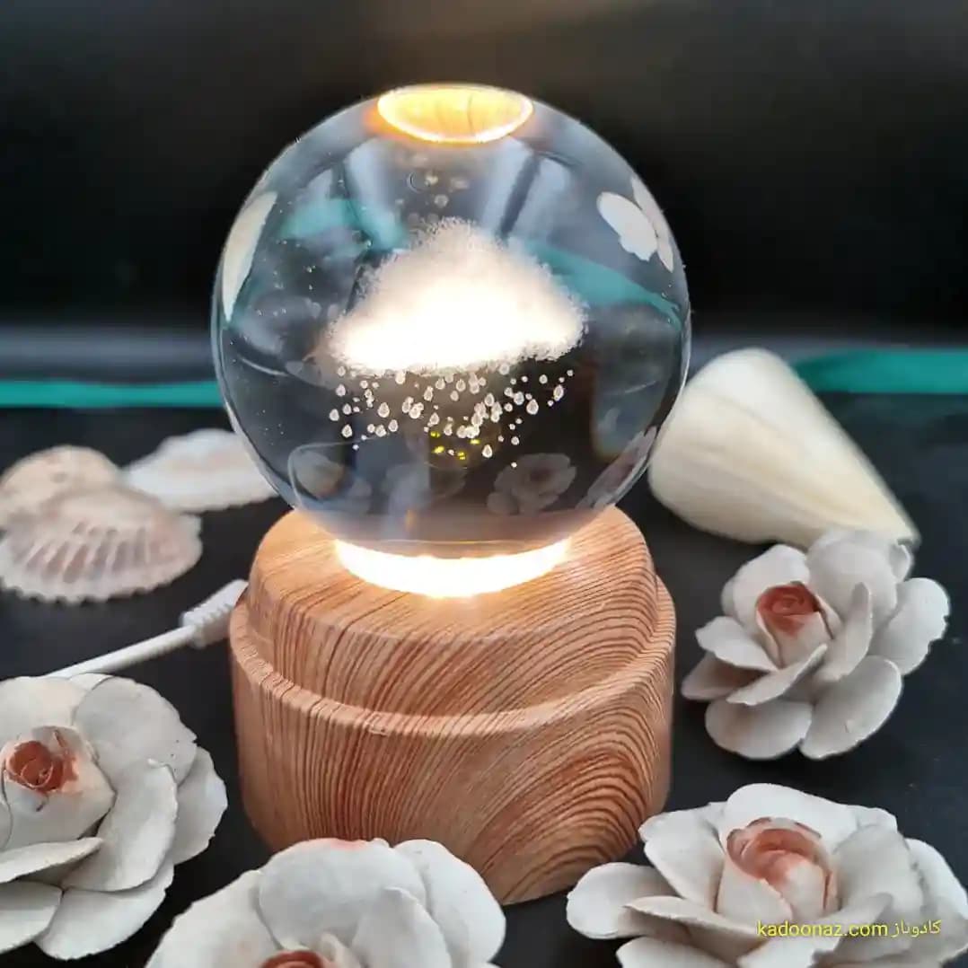 چراغ شب خواب و گوی کریستال سه بعدی بزرگ چرخان با قطر ۸ سانت با طرح ابر و باران — تصویر ۸