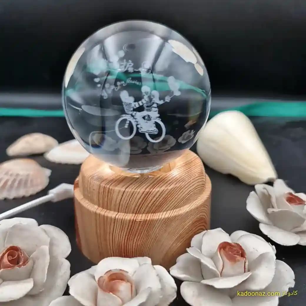 چراغ شب خواب و گوی کریستال سه بعدی بزرگ چرخان با قطر ۸ سانت با طرح تا ابد دوستت دارم — تصویر ۷