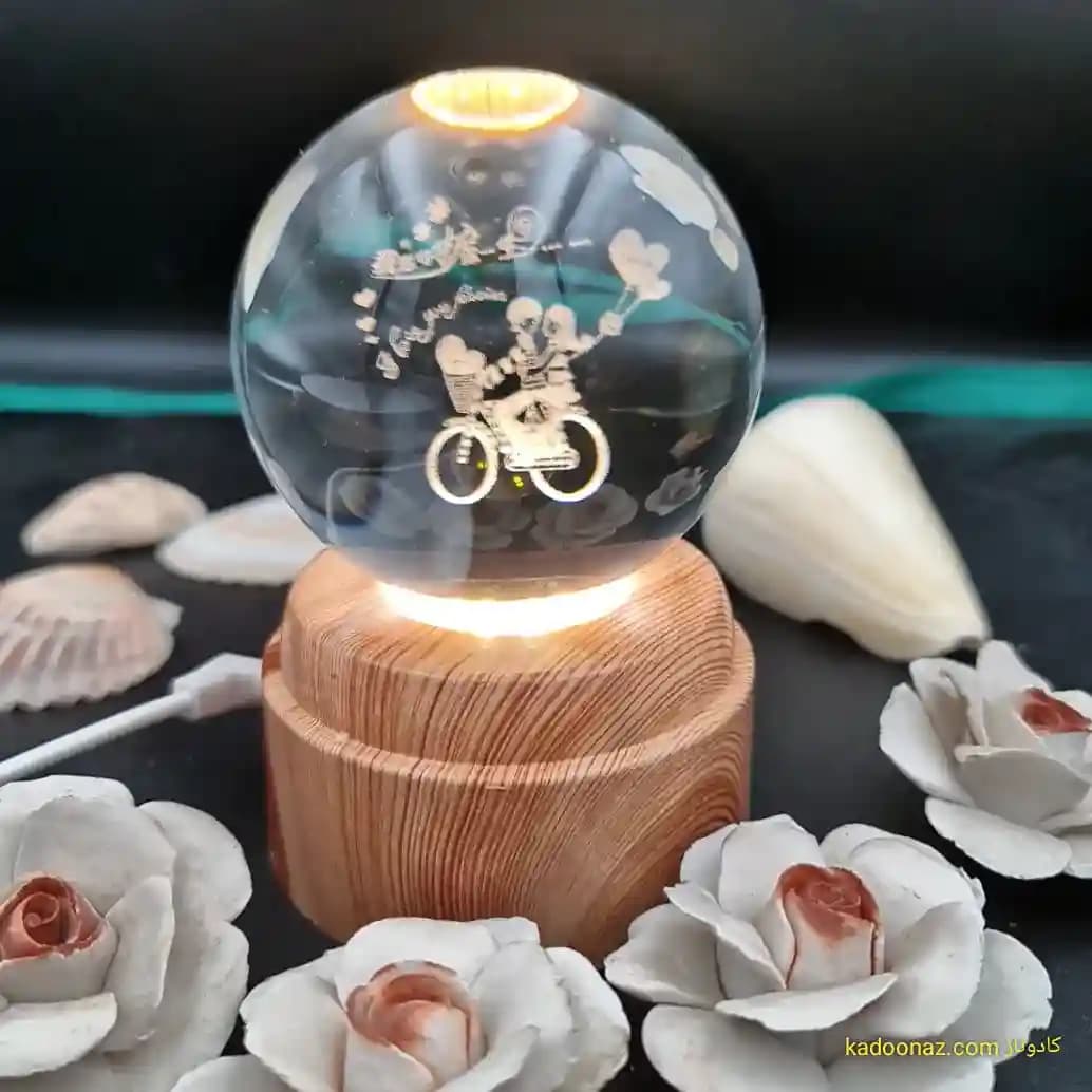 چراغ شب خواب و گوی کریستال سه بعدی بزرگ چرخان با قطر ۸ سانت با طرح تا ابد دوستت دارم