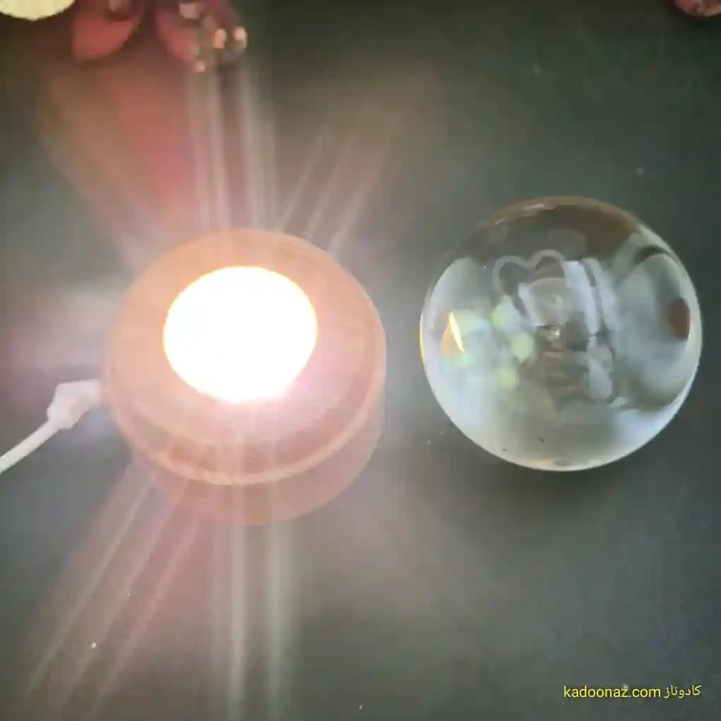 چراغ شب خواب و گوی کریستال سه بعدی بزرگ چرخان با قطر ۸ سانت با طرح دولفین ها — تصویر ۵