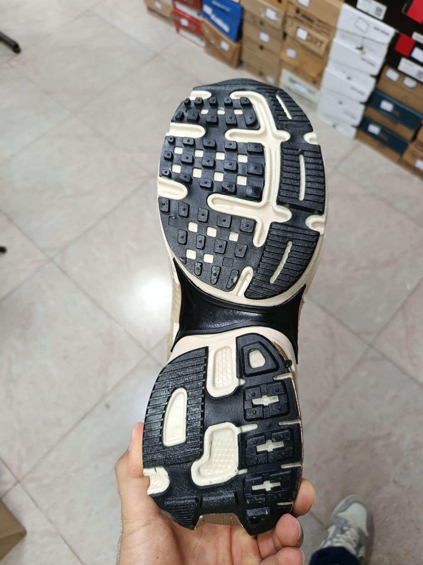 کتونی مردانه وی تو کی NIKE Cushlon V2K — تصویر ۳