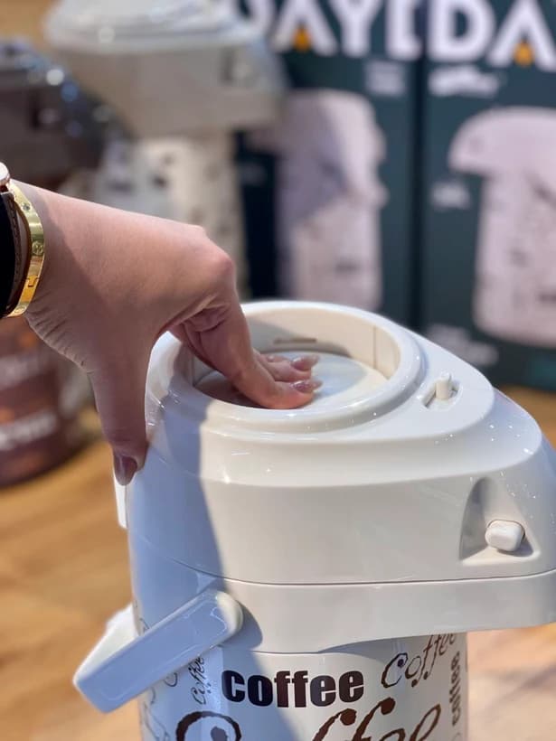 فلاسک استیل پمپی طرح COFFEE برند DAY DAYS — تصویر ۷