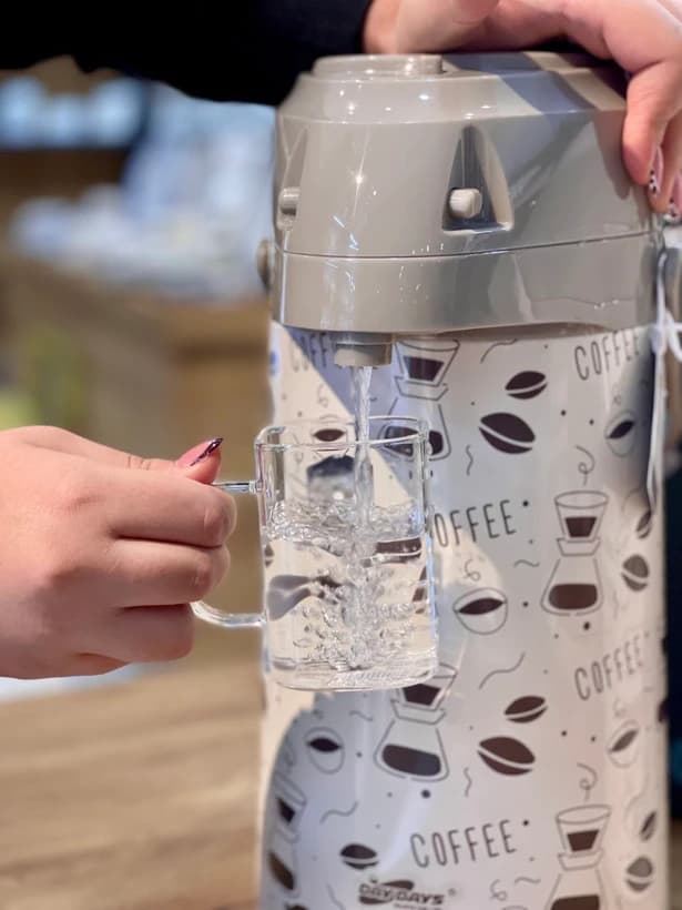 فلاسک استیل پمپی طرح COFFEE برند DAY DAYS — تصویر ۶