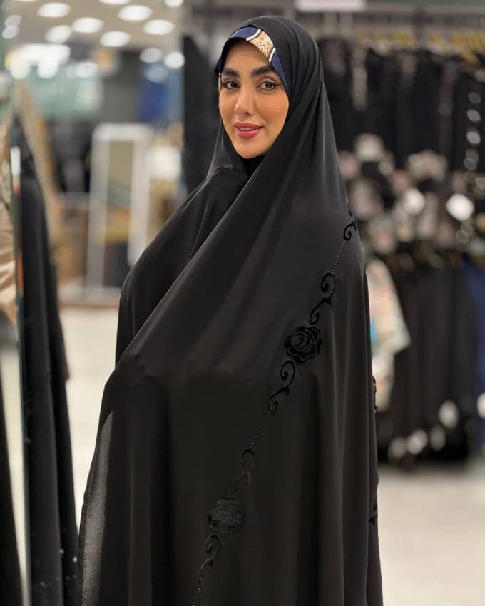 چادر دوخت سنتی ایرانی بولگاری نگین ومخمل 5 — تصویر ۲