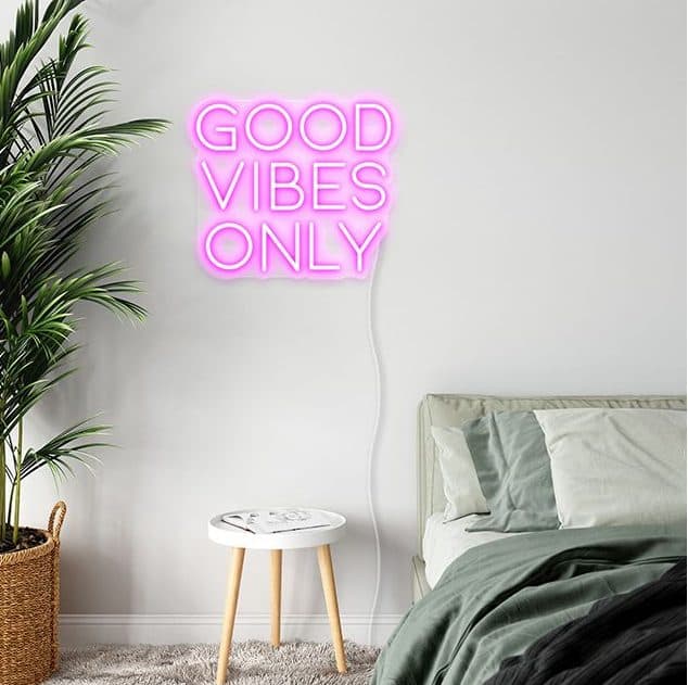 تابلو نئون طرح نوشته ” good vibes only ” کد 082