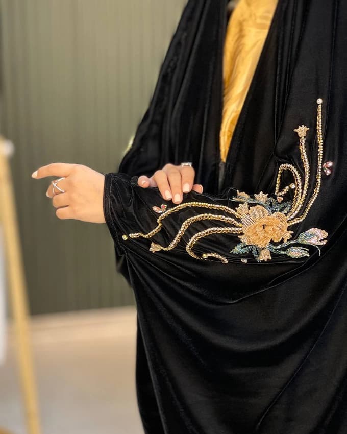 چادر عربی جده مخمل ونوس ایتالیا چهار فصل حورا — تصویر ۳