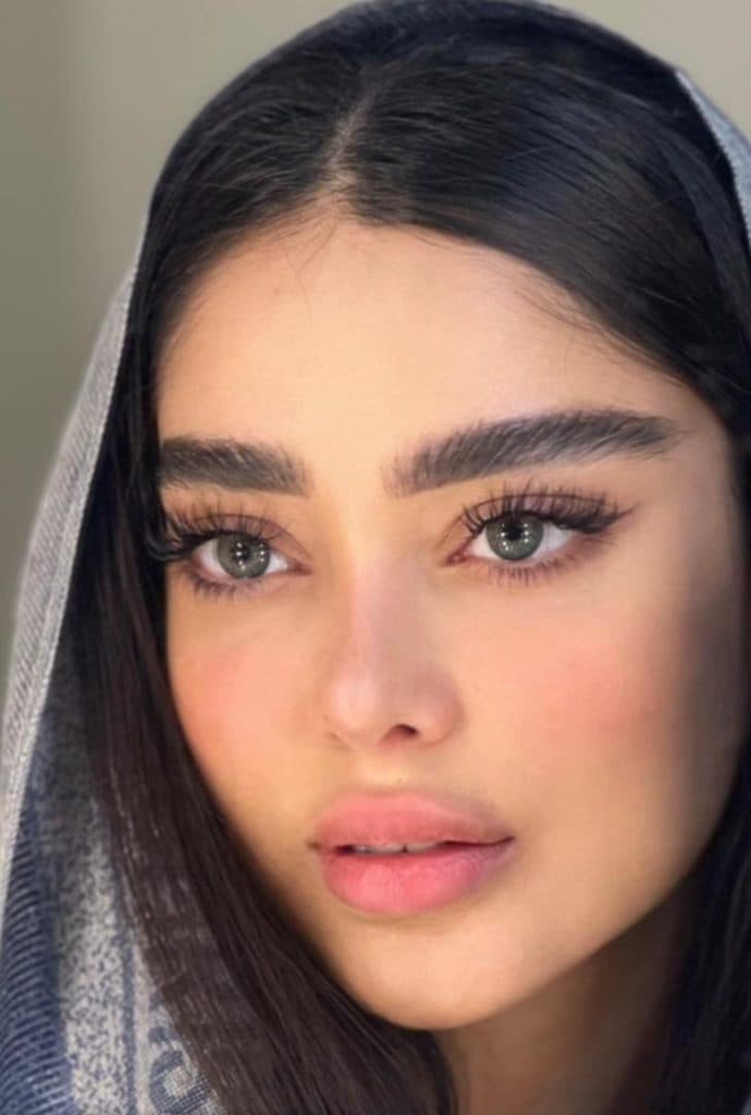 لنز رنگی رز مدل کلارا گرین (Rose Clara Green)