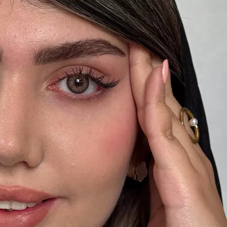لنز رنگی رز مدل آلیس براون (Rose Alice Brown) — تصویر ۲