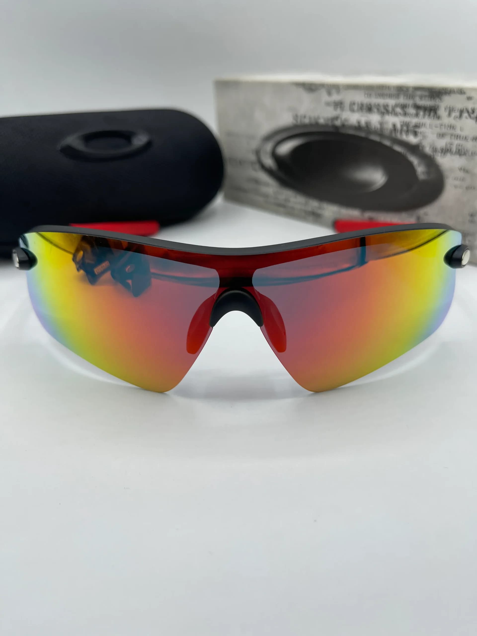عینک آفتابی ورزشی اوکلی مدل ریدار (Oakley Radar) | فریم حرفه‌ای و عدسی ضدبازتاب (مستر کوالیتی) — تصویر ۴