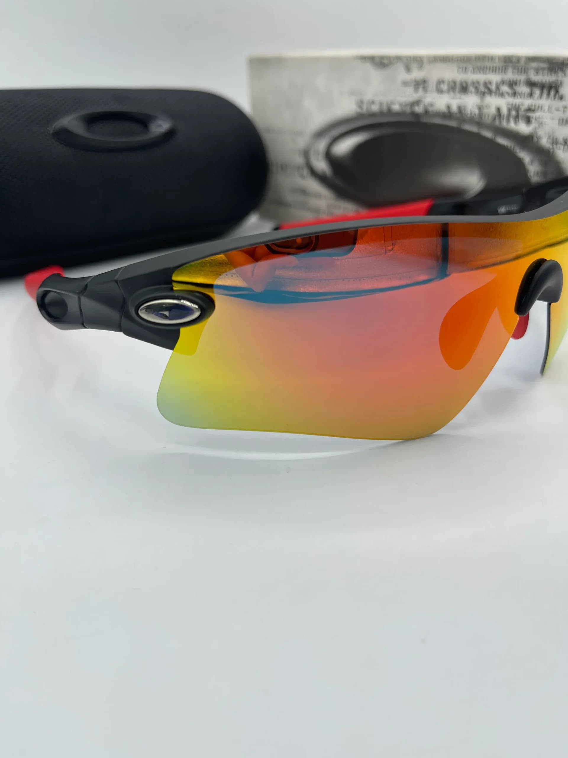 عینک آفتابی ورزشی اوکلی مدل ریدار (Oakley Radar) | فریم حرفه‌ای و عدسی ضدبازتاب (مستر کوالیتی) — تصویر ۳