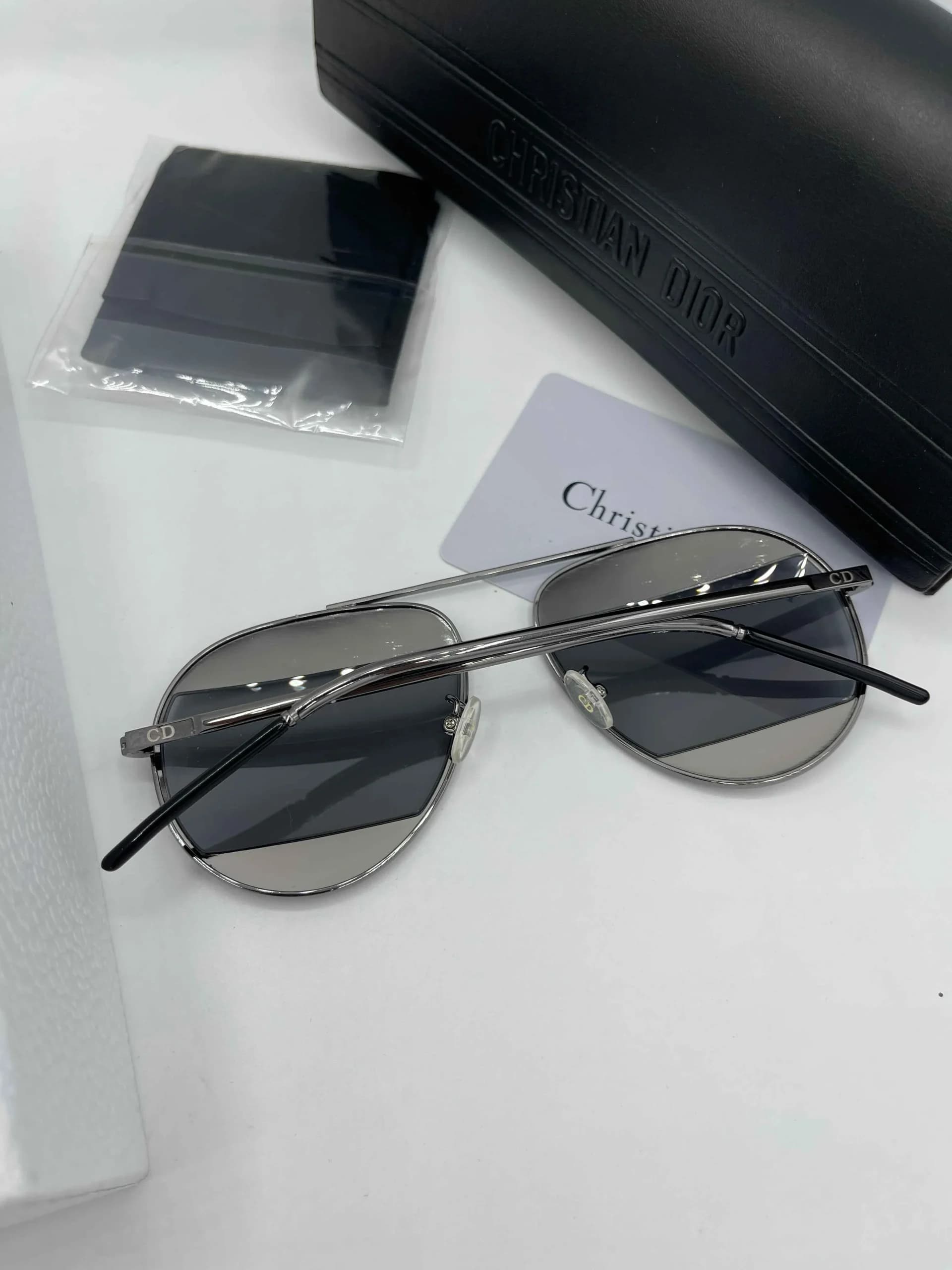 عینک آفتابی دیور مردانه مدل خلبانی (Dior Aviator) فریم فلزی دودی — تصویر ۴