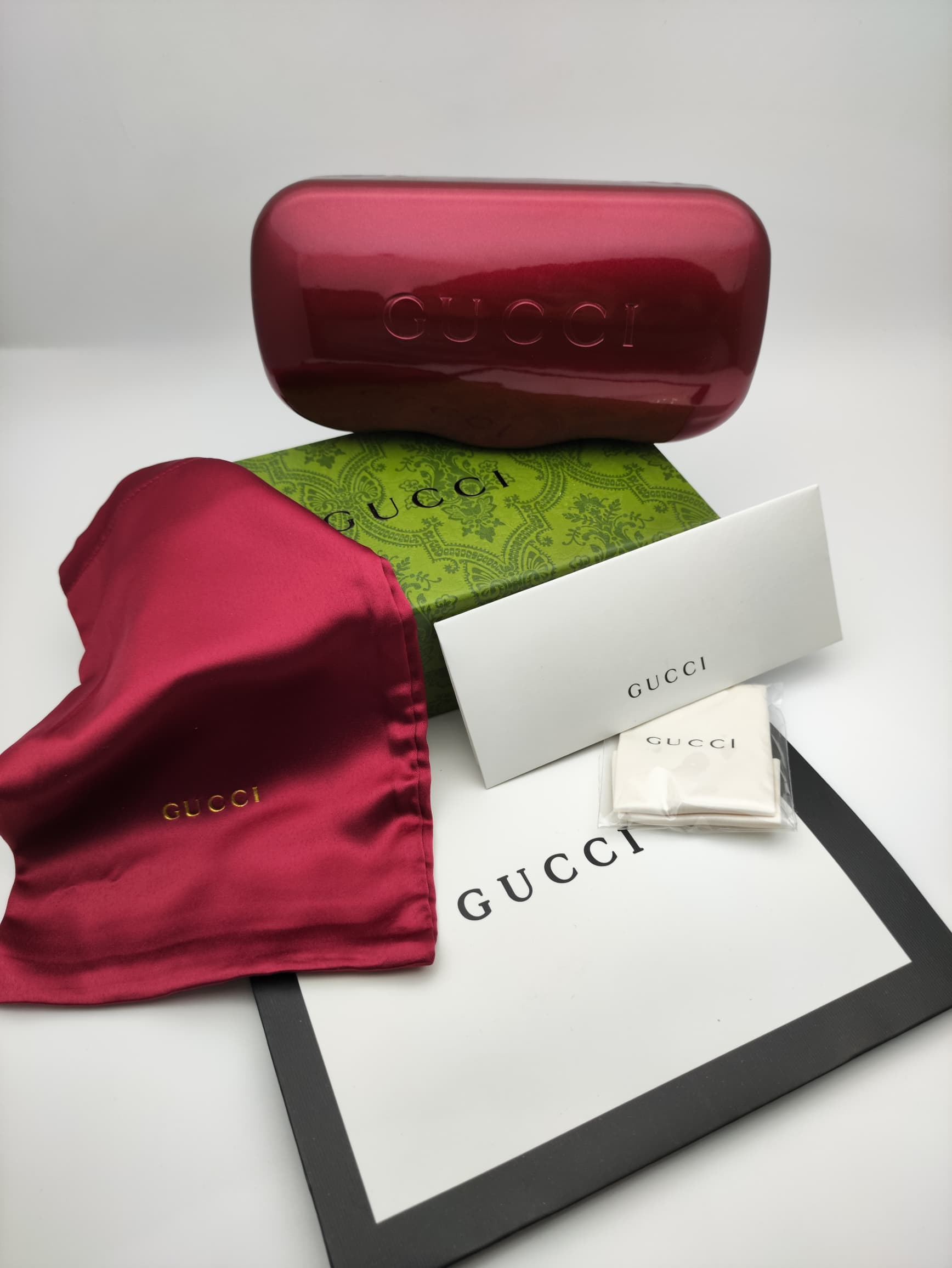 پک اورجینال عینک برند گوچی (GUCCI) با تمام تجهیزات