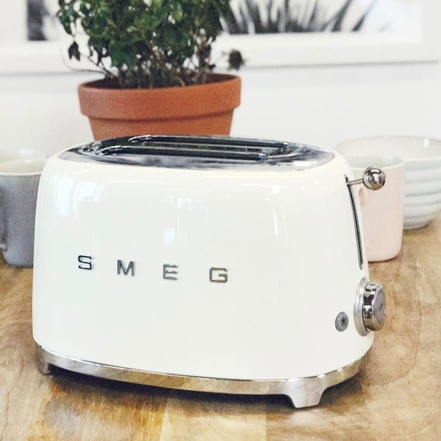 توستر 2 اسلایس کوچک اسمگ SMEG مدل TSF01 سفید براق — تصویر ۸