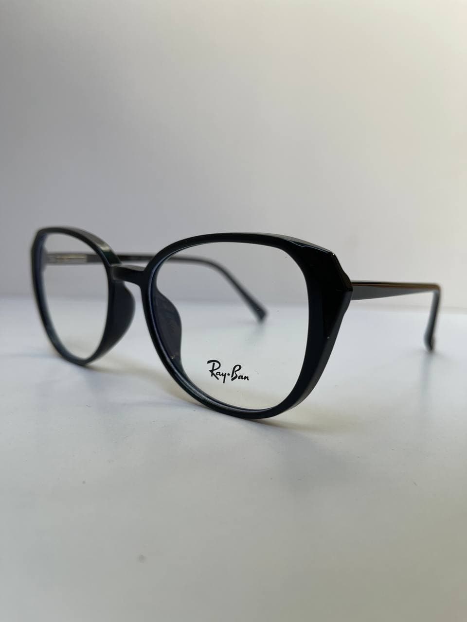 عینک طبی ری بن مدل Classic Oval فریم ضخیم سبک دسته TR90 کد 28004 — تصویر ۳