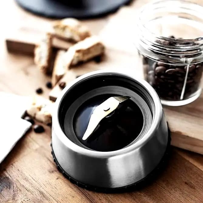آبمیوه‌گیری چند کاره هیلمرز مدل H-JC1640 — تصویر ۳