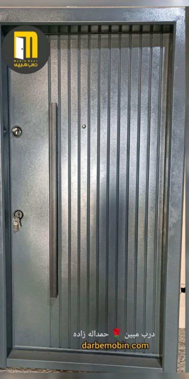 درب ضدسرقت روی فلز خط عمودی مدرن جدید کد 836