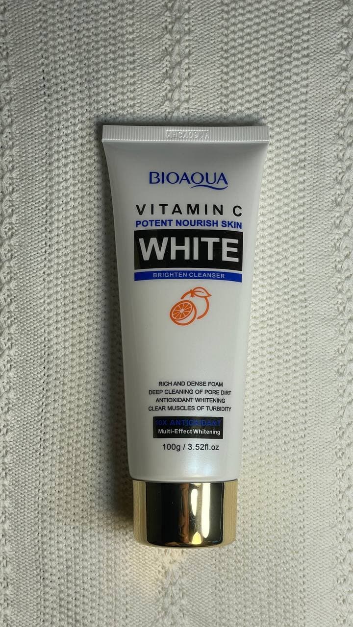 فوم شستشو و روشن‌کننده صورت BIOAQUA مدل Vitamin C