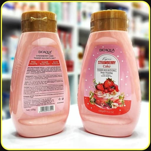نمک حمام توت‌فرنگی BIOAQUA مدل Strawberry Cake وزن 430 گرم | Tender Skin Bath Salt