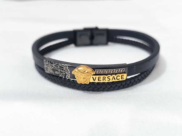 دستبند چرم مشکی طرح Versace | ضد حساسیت — تصویر ۶