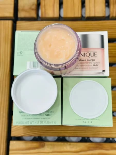 آبرسان و مرطوب کننده ۱۰۰ ساعته کلینیک (Clinique Moisture Surge™ 100H) — تصویر ۴