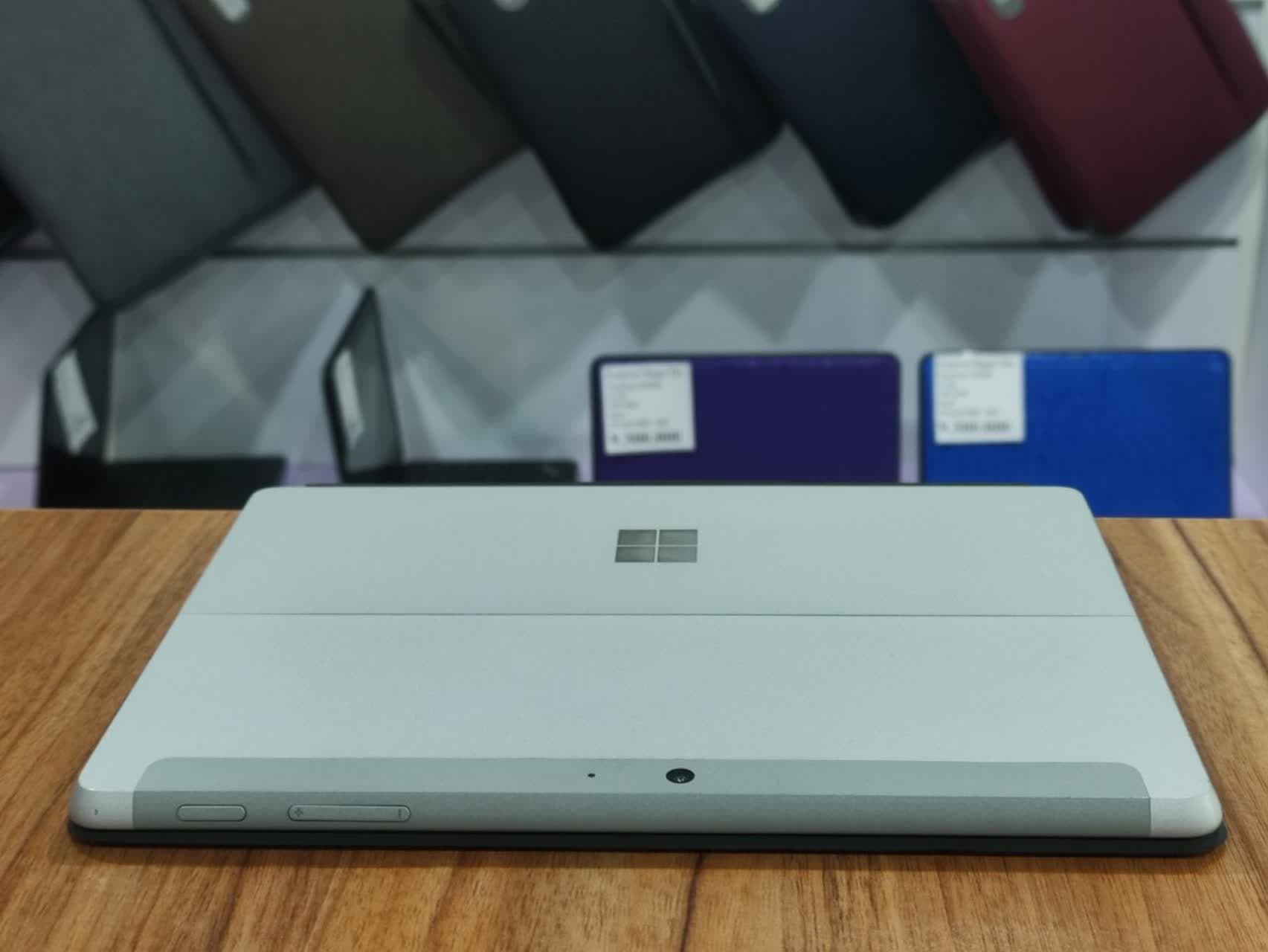 لپ‌تاپ/تبلت مایکروسافت سرفیس گو ۲ – Core m3، رم 8GB، حافظه SSD 128GB، نمایشگر لمسی 3K، کیبورددار سیم کارتی — تصویر ۴