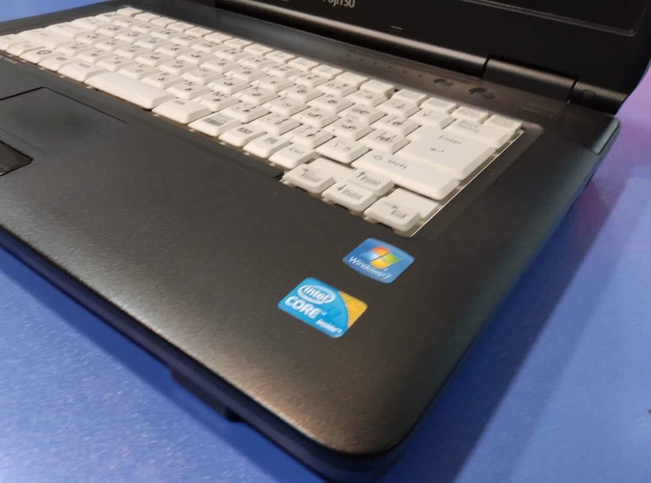 لپتاپ استوک فوجیتسو A550 – طراحی صنعتی، پردازنده i3 M370، رم ۴ گیگابایت، SSD ۱۲۸ گیگابایت / 14 اینچی9 — تصویر ۶