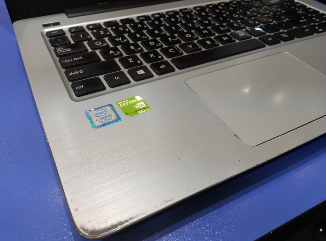 لپتاپ استوک Asus K456U | پردازنده i5 7200U، رم 8GB، حافظه SSD 256GB، گرافیک 2GB، صفحه FHD + کیف — تصویر ۷